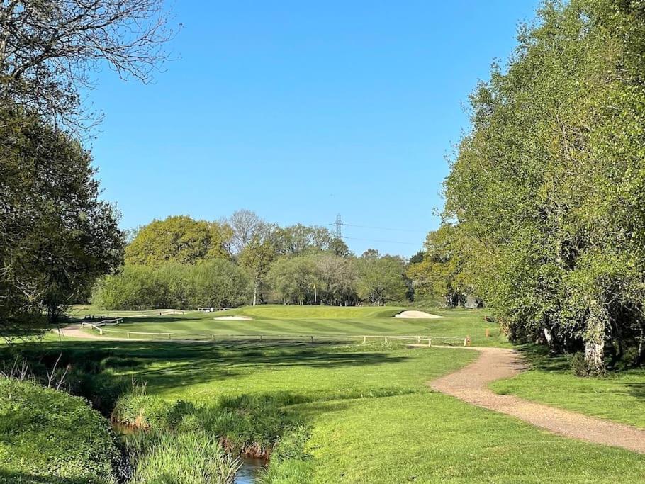 The Dolman At Ferndown Forest Golf Course 외부 사진